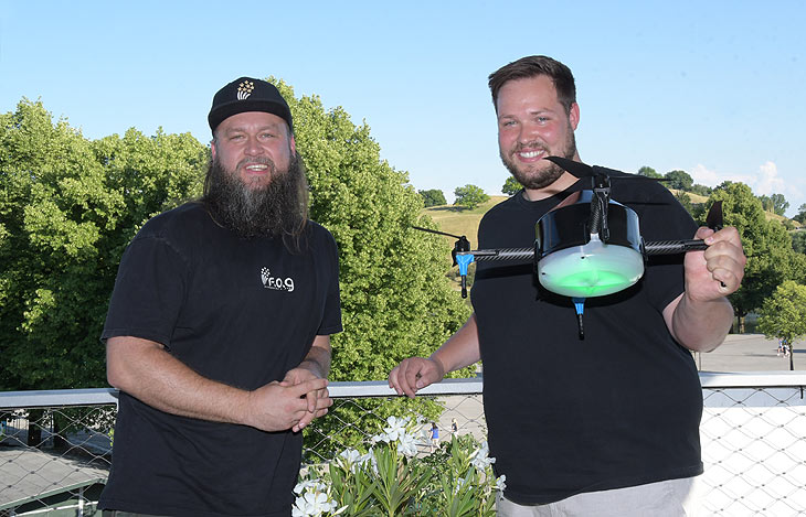 neu beim Sommernachtstraum Feuerwerk von FOG fireworks + sfx GmbH ist auch eine Drohenshow (©Foto: Ingrid Grossmann) 